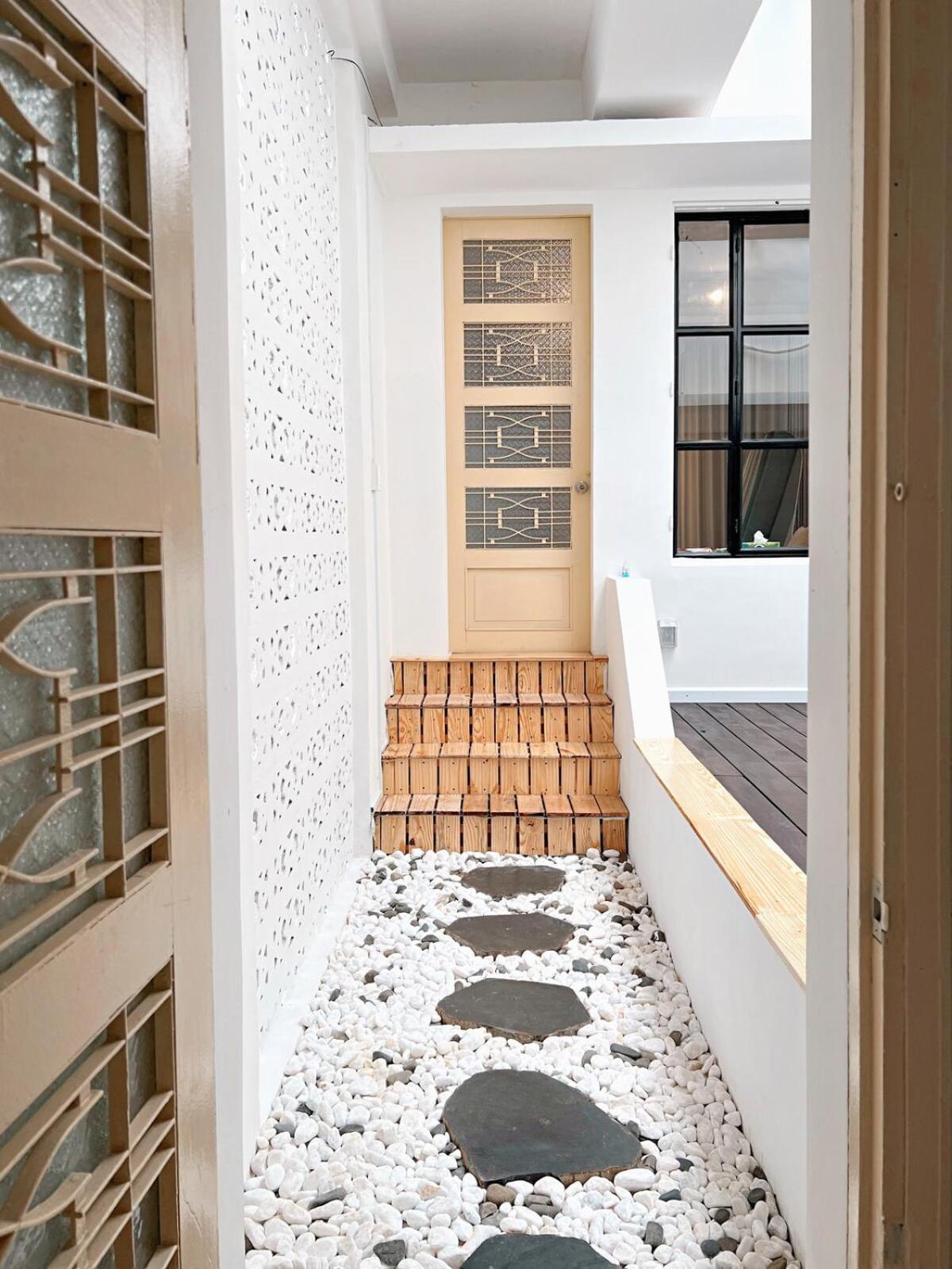Apartment District 1 - Saigon Center - 100m2 Vintage Fusion *